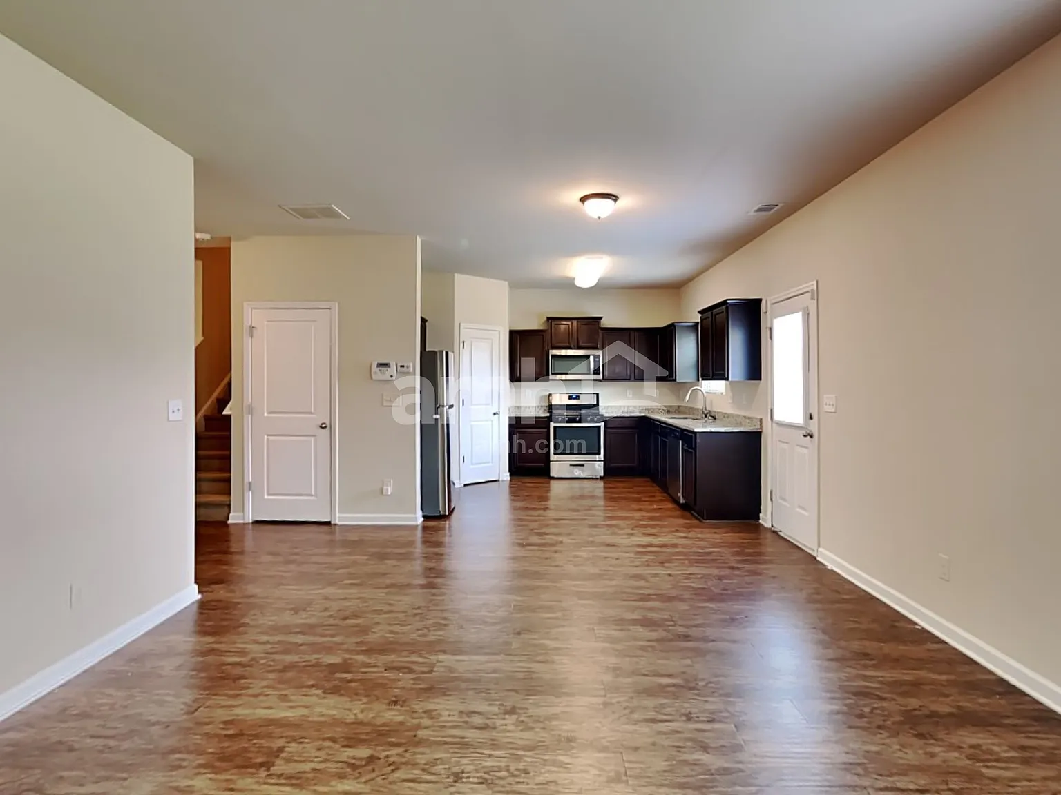 4 bed, 2.5 bath, 1829 sqft, $2,170 — Photo 4