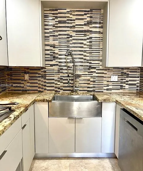 720 N 64th Ave — Photo 16