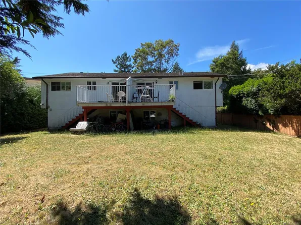 3995 B Shelbourne St, Saanich, BC V8N 3E1