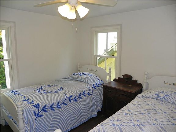 4th image of 19 Roberts Ave #2B