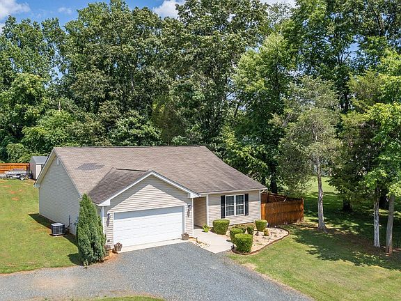 4th image of 254 Todd Ln