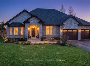 2 Roy Hickling Dr, Springwater, ON L9X 0J2