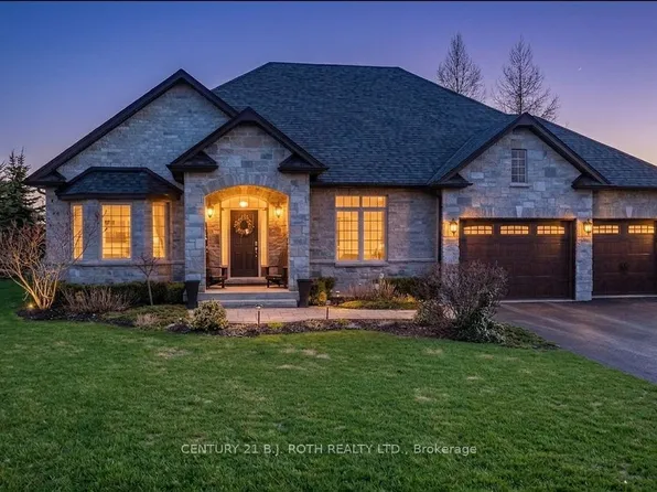 2 Roy Hickling Dr, Springwater, ON L9X 0J2