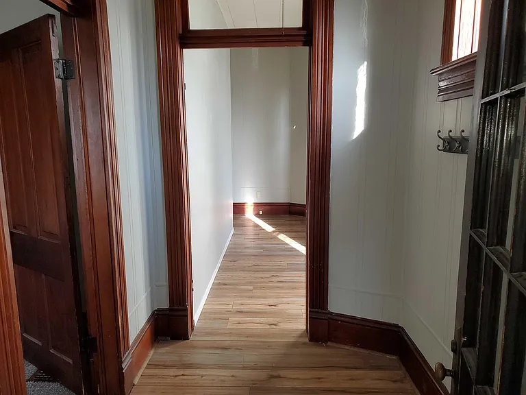 1105 Avenue F — Photo 12