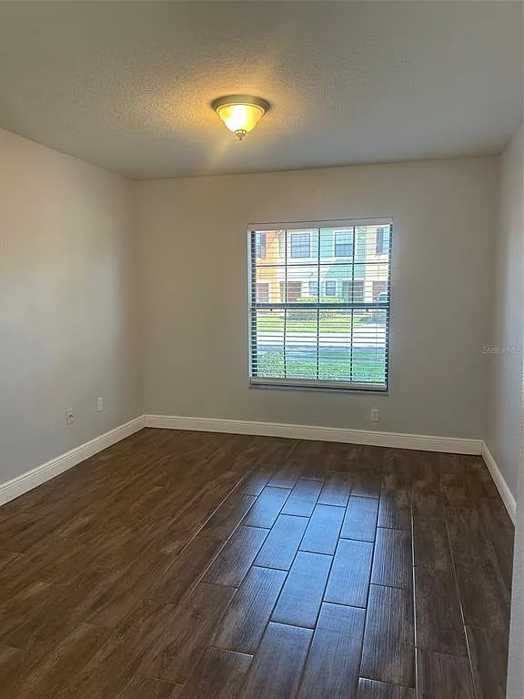 3 bed, 2.5 bath, 1665 sqft, $1,965 — Photo 4