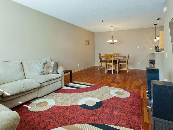 4th image of 471 Frederick Cir