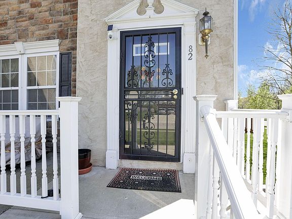4th image of 82 Knights Bridge Dr N