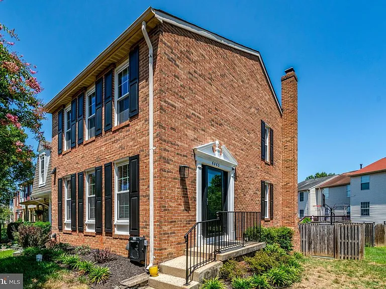 6063 Hydrangea Dr — Photo 1
