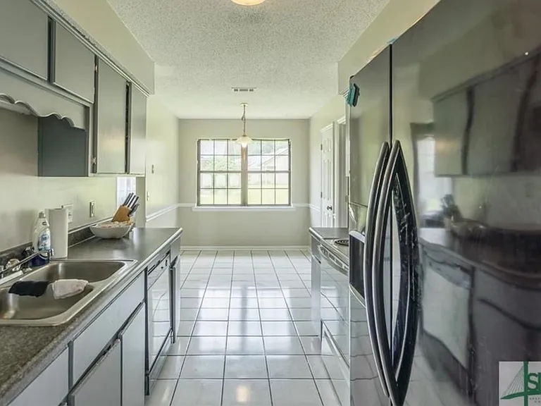 907 Primrose Ln — Photo 8
