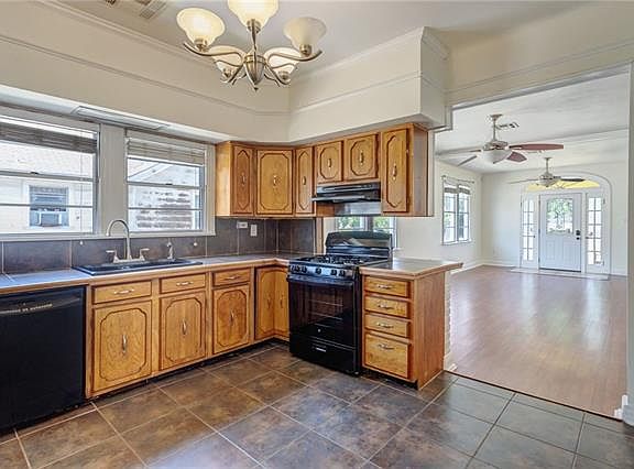 4th image of 2022 W Beauregard St