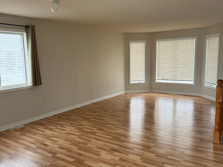 229 Dunsmore Ln #UPPER — Photo 5