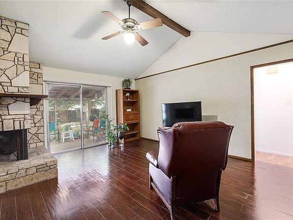 5th image of 10011 Woodhaven Dr