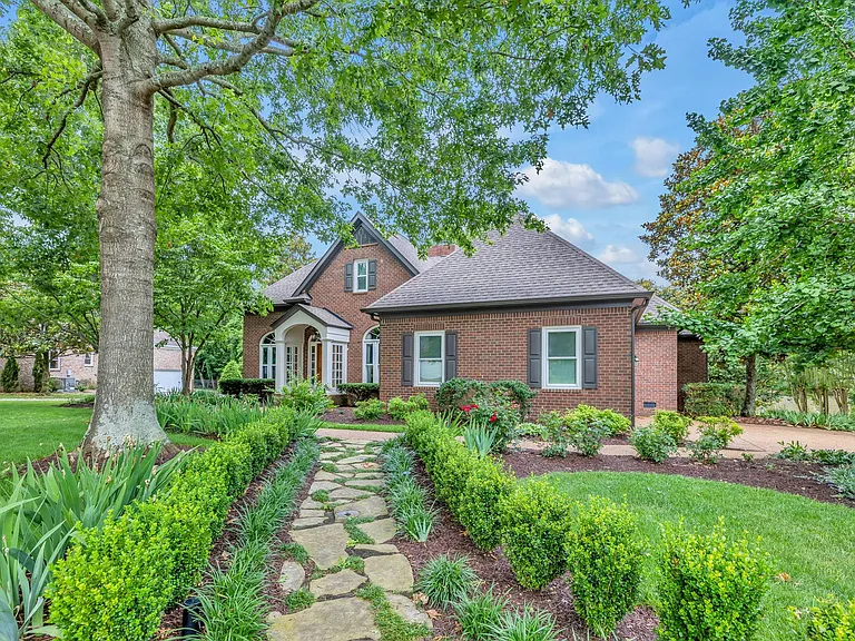 729 Harrow Ln — Photo 1