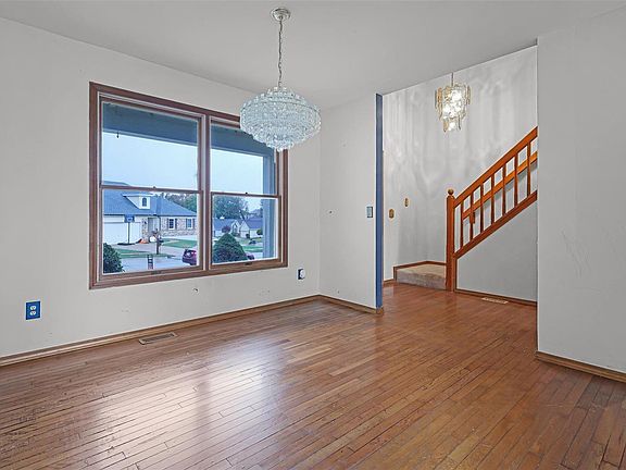 5th image of 2709 Storm Lake Dr