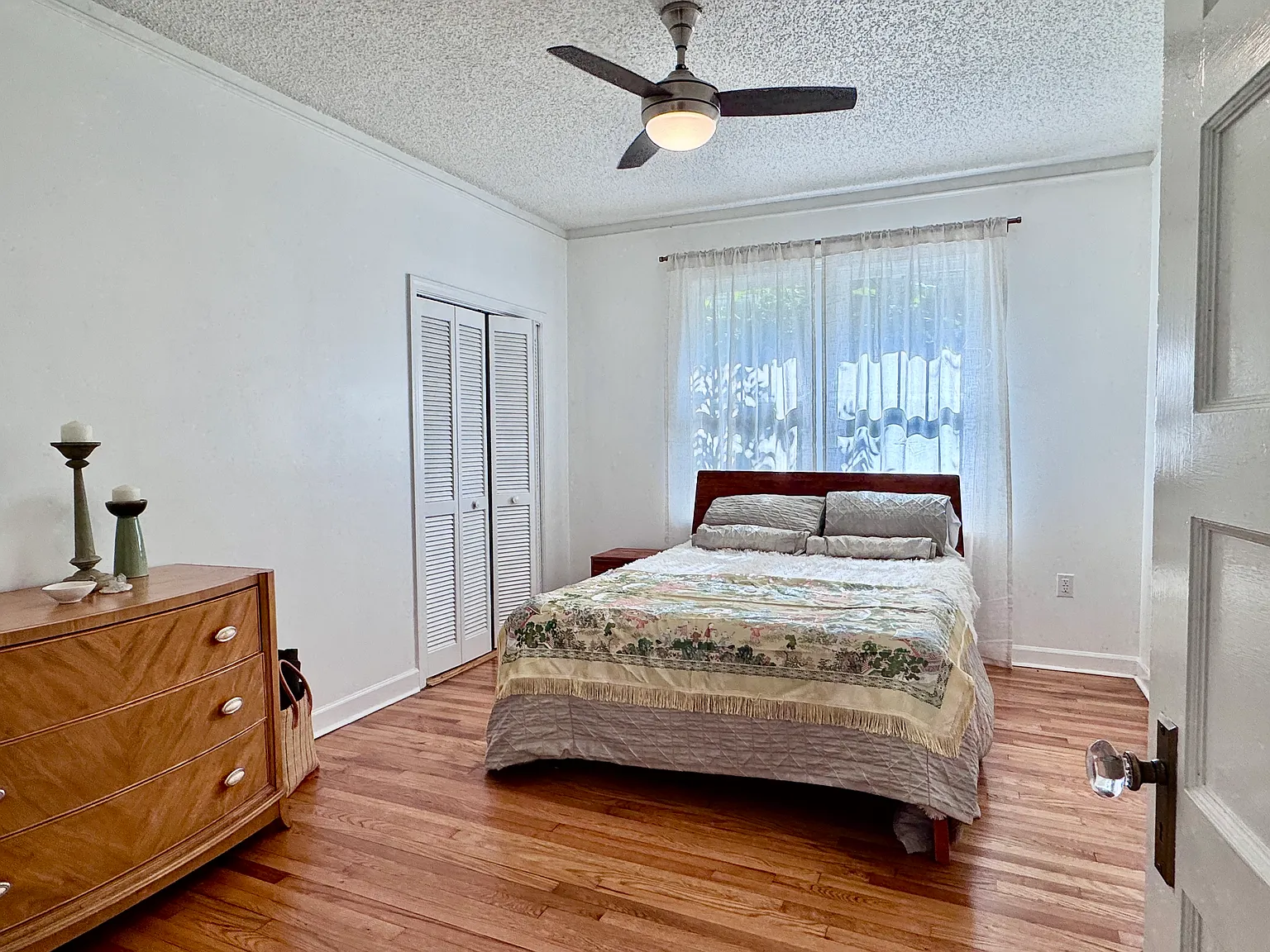 4 bed, 2015 sqft, $950 — Photo 4