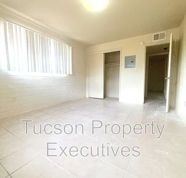 8922 S Nogales Hwy — Photo 12
