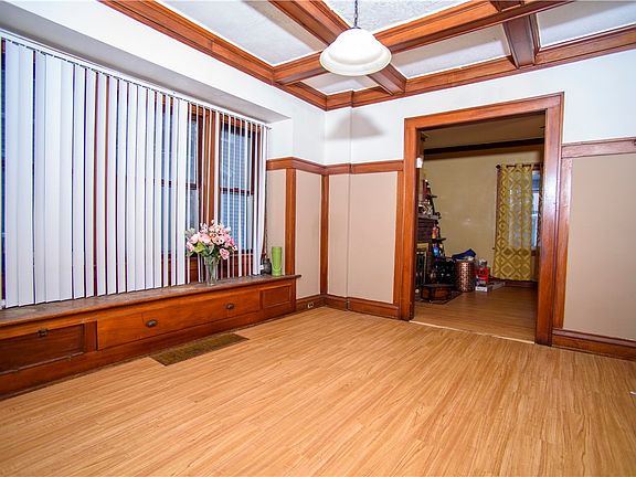 5th image of 20 Raeburn Ave