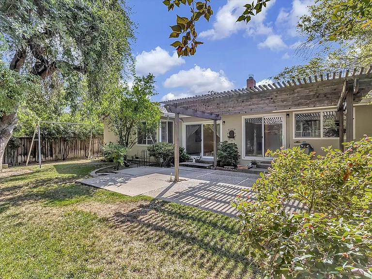821 Figwood Ct — Photo 43