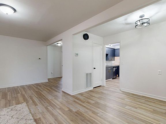 4th image of 2206 W 1st Ave