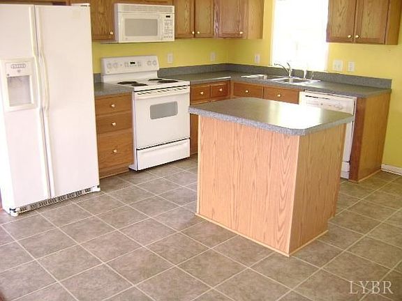 4th image of 90 Brookwood Dr