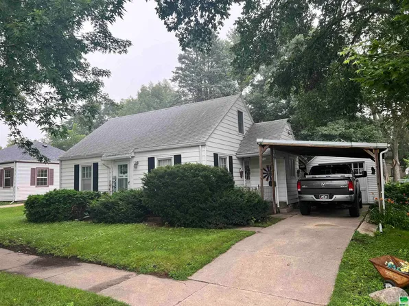 709 Barton St, Storm Lake, IA 50588