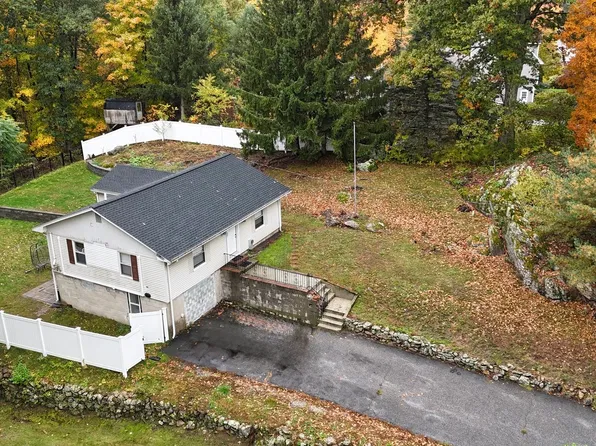 237 River Rd, Tewksbury, MA 01876