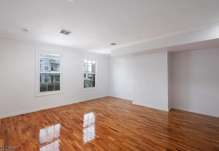 131 Armstrong Ave — Photo 6