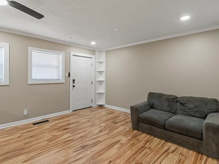 Rodie Ave — Photo 4
