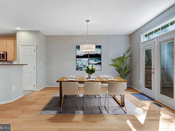 5th image of 8879 Royal Doulton Ln