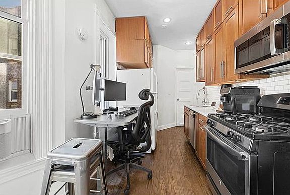5th image of 325 W 21st St APT 15