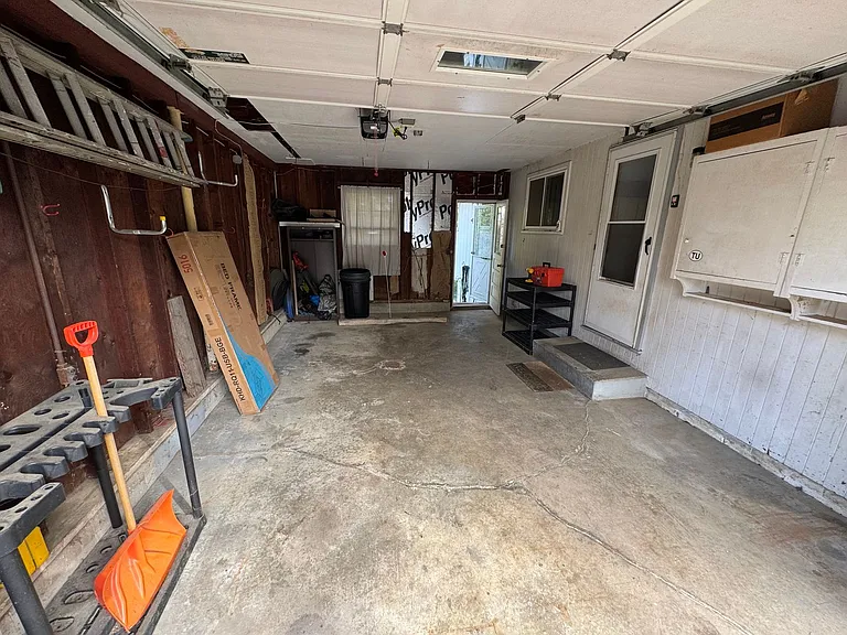 112 Longacre Ave — Photo 9