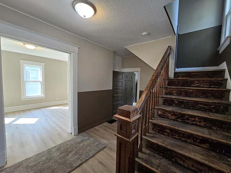 422 Baltimore St — Photo 12