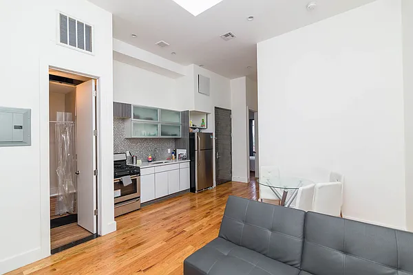 Rented by Nooklyn NYC LLC | media 18