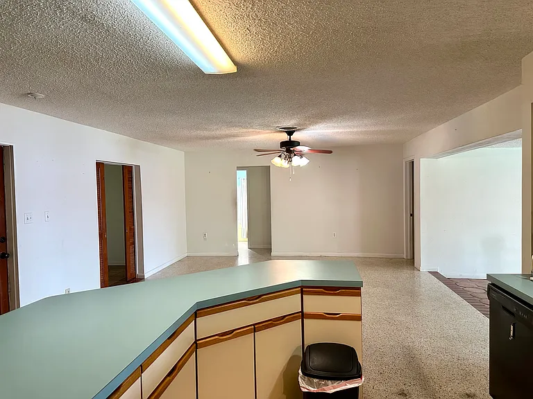373 N Point Ct — Photo 4