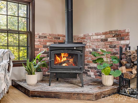 4th image of 203 Davis Mountain Rd