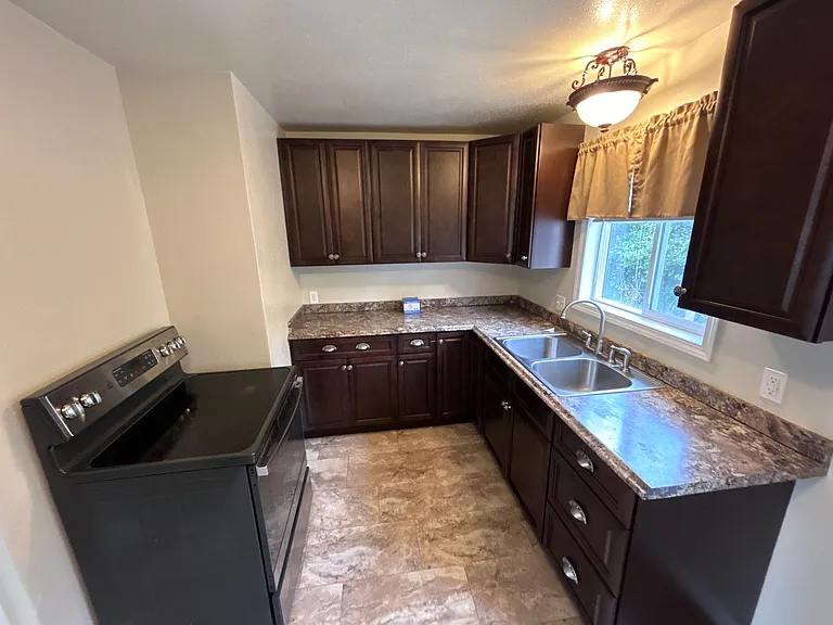156 N Schoneman Ave — Photo 5