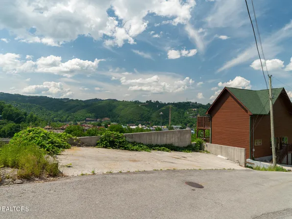744 Widows Knob Rd, Gatlinburg, TN 37738