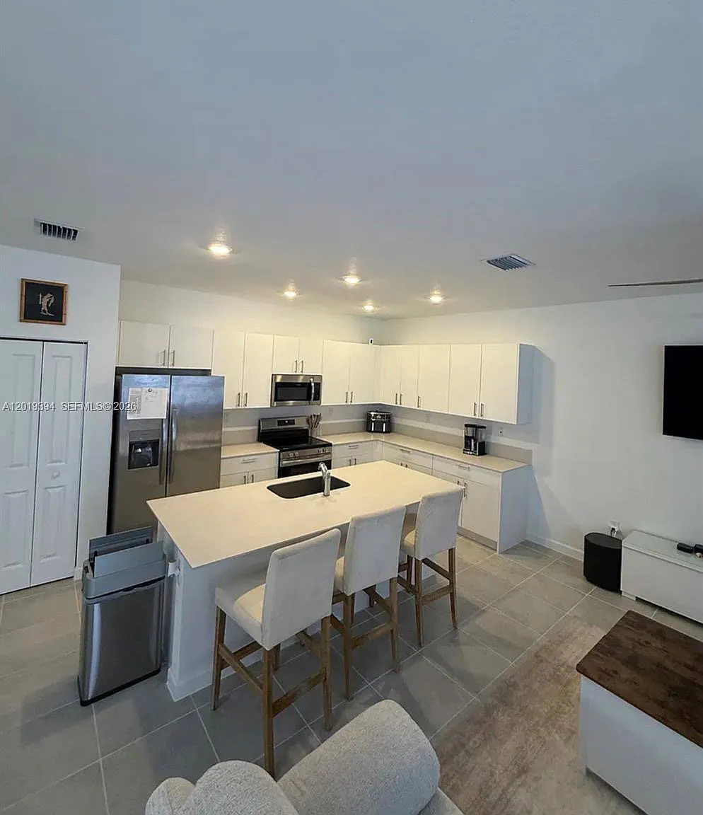 3 bed, 2.5 bath, $2,999 — Photo 3