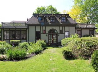 14 Tews Ct, Newport, RI 02840