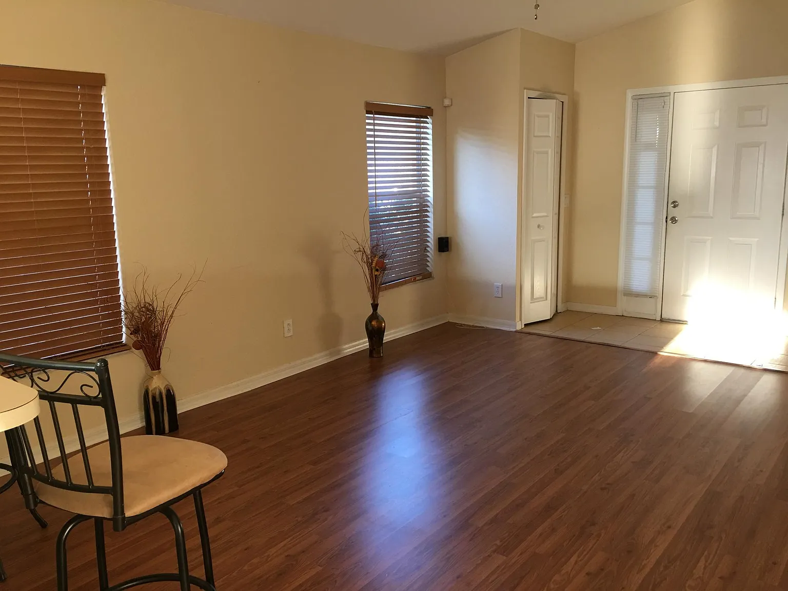 3 bed, 1160 sqft, $2,100 — Photo 3