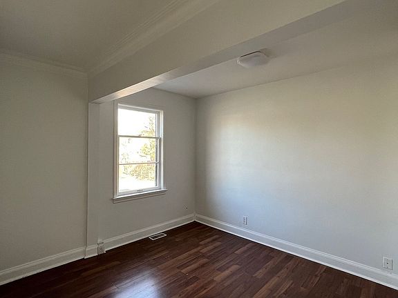 4th image of 4229 Bloor St W