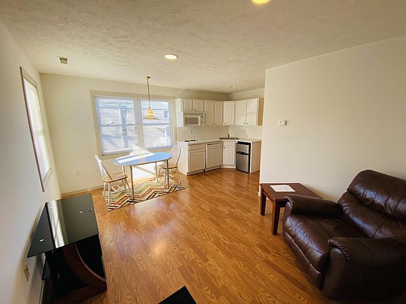 4th image of 1436 Center Hill Ave #5
