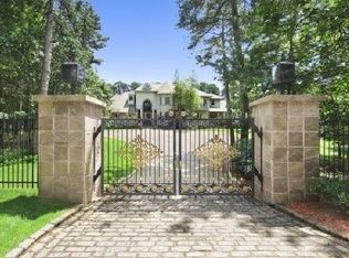 1629 Deerfield Rd, Water Mill, NY 11976