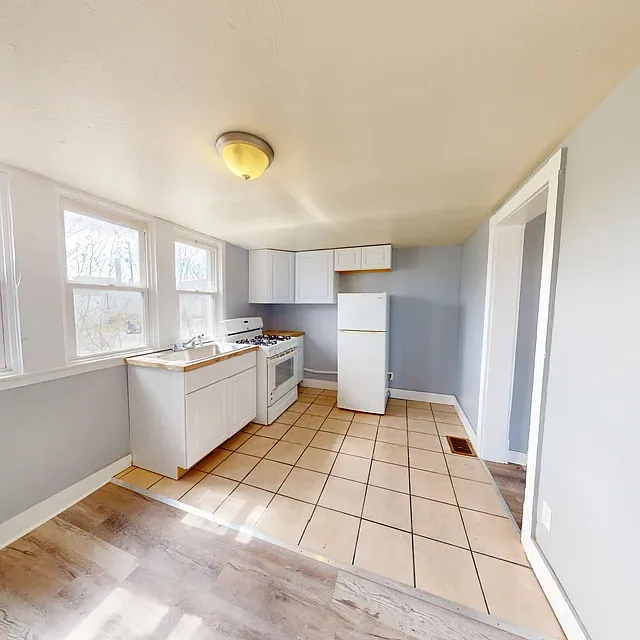 Studio, $750 — Photo 2