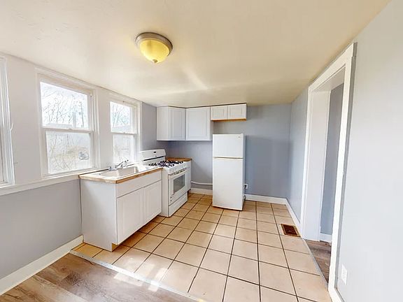 2nd image of 139 N Water Ave #1