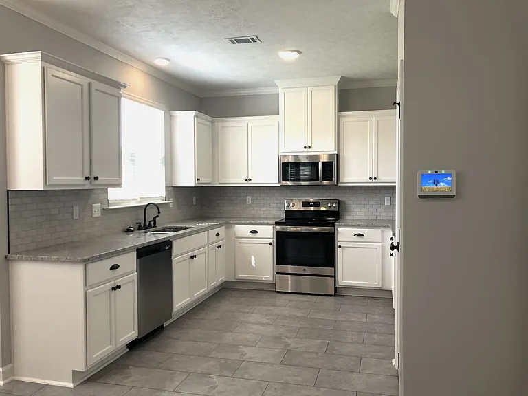 1052 Mulford Loop — Photo 8