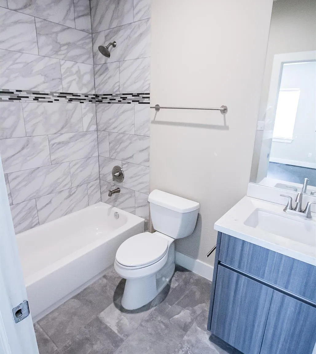 3 bed, 3.5 bath, 2108 sqft, $2,600 — Photo 4