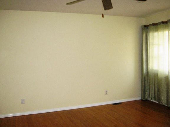 3rd image of 5526 Claremont St
