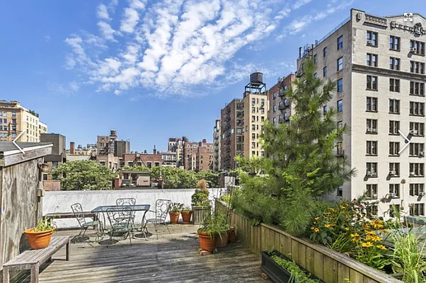 Sold by Compass | media 9