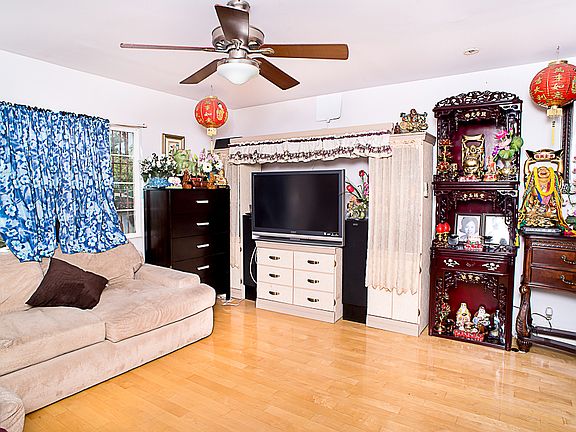 4th image of 8159 Varna Ave
